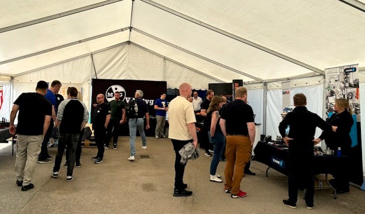 Besökare på verktygsmässa i Karlskoga 2025 hos MG Verktyg och Kaltek